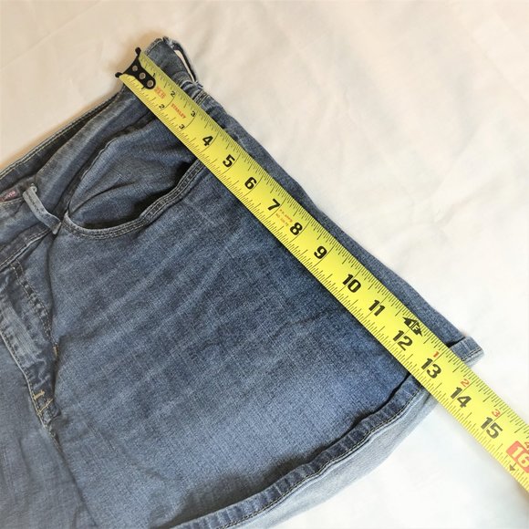 Denizen from Levi’s | Women’s Denim Shorts | Size 16 Cuffed - Picture 3 of 7